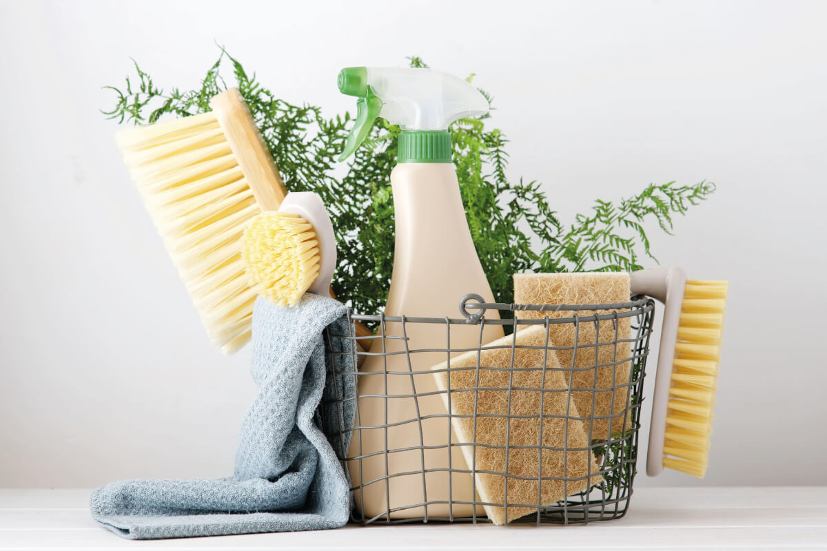 Los accesorios de limpieza que no pueden faltar en un hogar sostenible