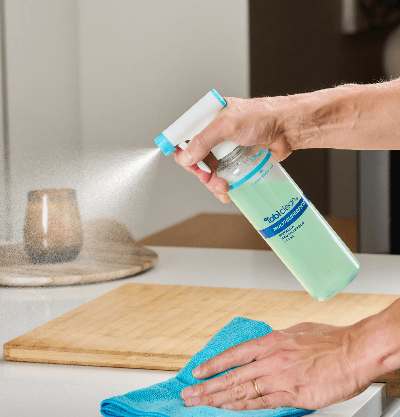 Kit limpiador multisuperficies con botella reutilizable y 3 tabletas